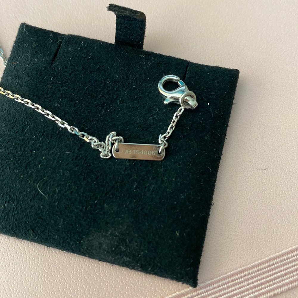 Van Cleef & Arpels Single Motif Vintage Alhambra Necklace 🤍 - Picture 8 of 14